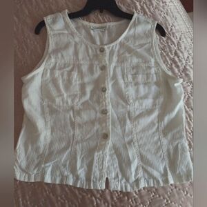 White Sleeveless Fitted Button Down Shirt
